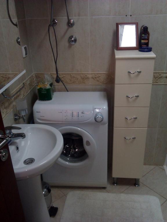 Apartmani Petrovac Na Moru Стая снимка